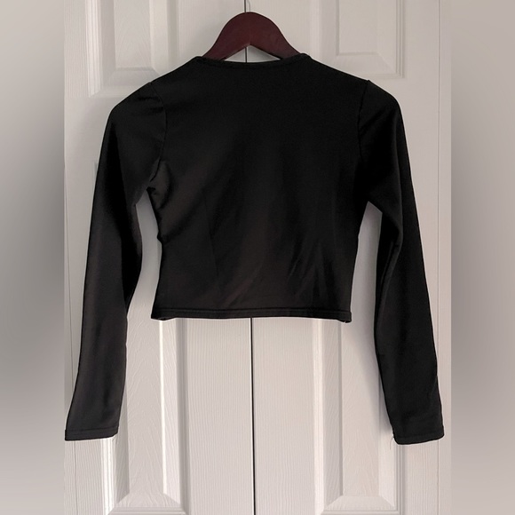 PTP-15.5-”Black Long Sleeve Crop with Twist Detail - Picture 9 of 9